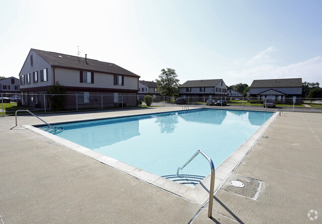 Pool - Farmbrooke Manor