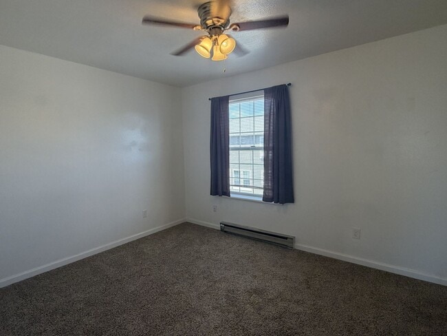 Building Photo - 3200 Azalea Dr
