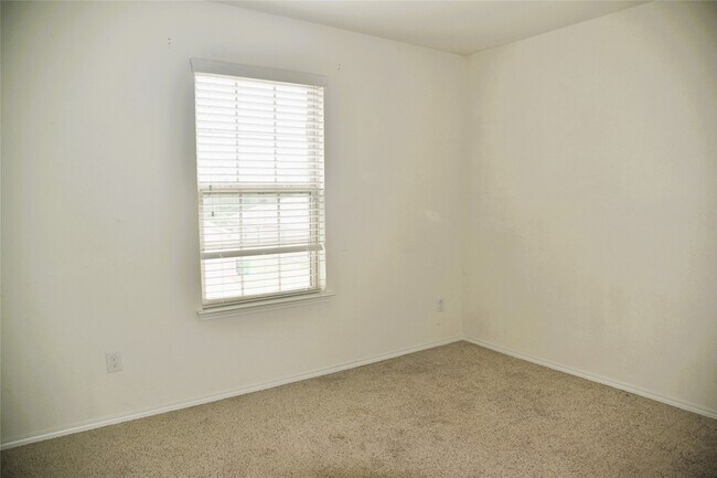 Building Photo - 1405 Acmite Ave