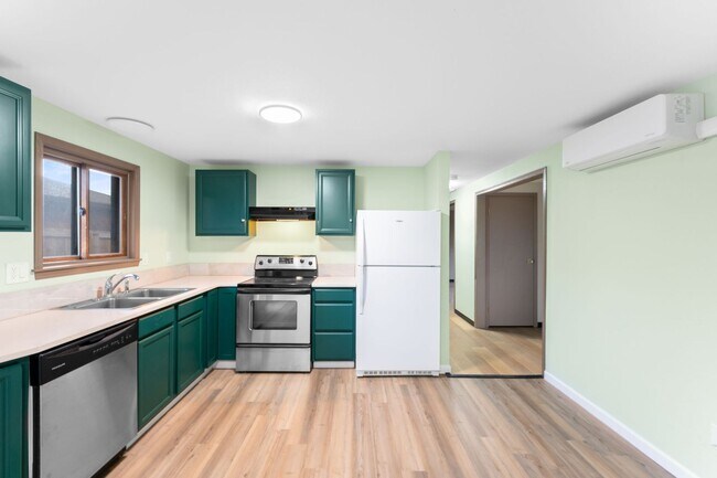 Building Photo - 4BD, 2BA Arvada Half-Duplex with 1-Car Garage and Back Yard