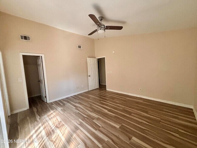 Building Photo - 5449 Fort Caroline Rd