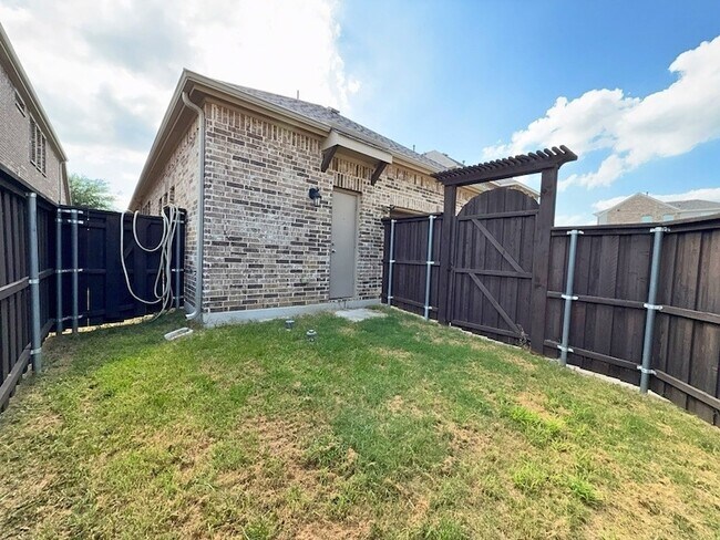 Building Photo - 302 Julia Ln