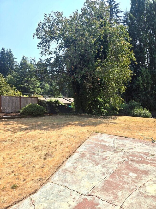 Building Photo - 3613 Grandview Dr W
