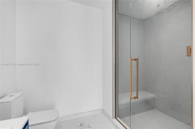 Building Photo - 2655 S Bayshore Dr