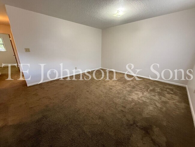 Building Photo - 2570 Green Oaks Ct SE