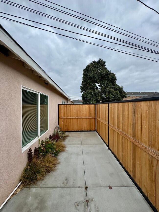 Building Photo - Large & Newly Constructed 1 bed 1 Bath Apartment for Rent In Los Alamitos!