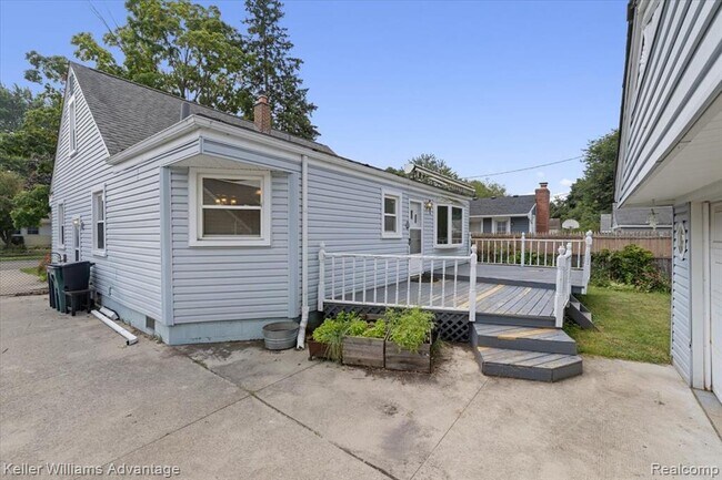 Building Photo - 1023 Amelia St