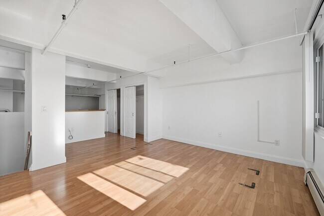 Building Photo - 15 E Park St