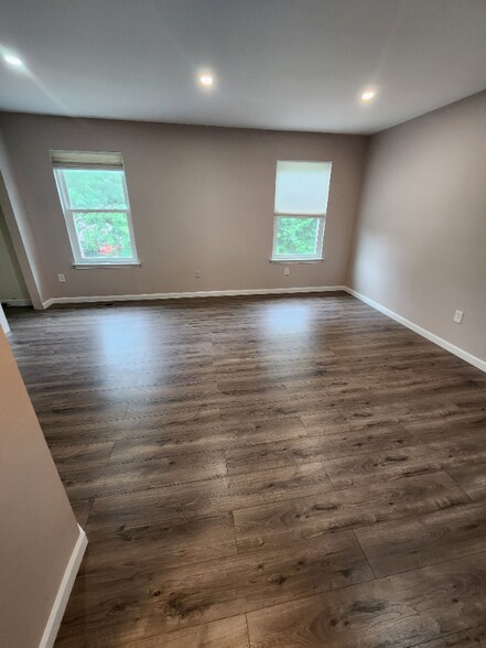 Building Photo - 648 Yale Ct