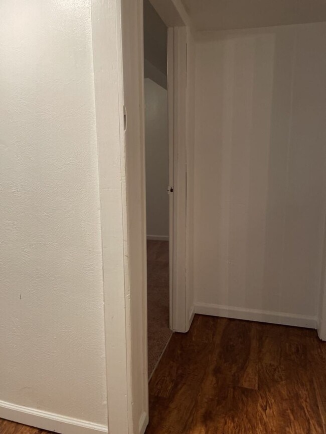 Building Photo - Start a Lease by 4/17 and get $250 off 1st Month!