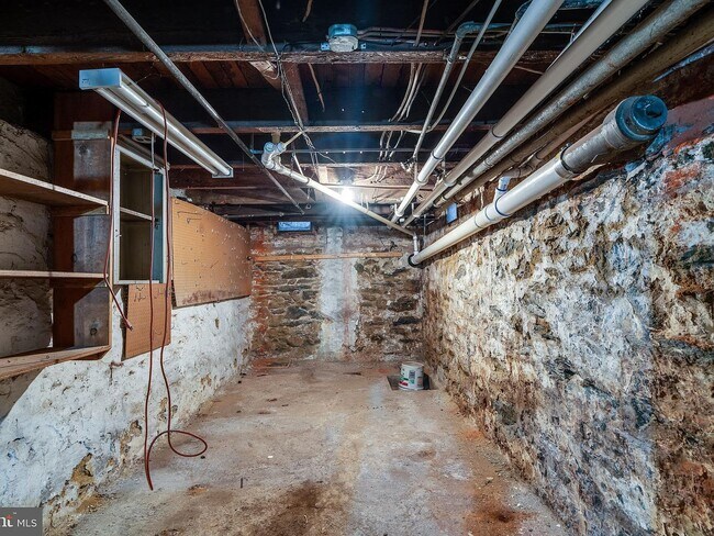 Building Photo - 524 Howard Ave