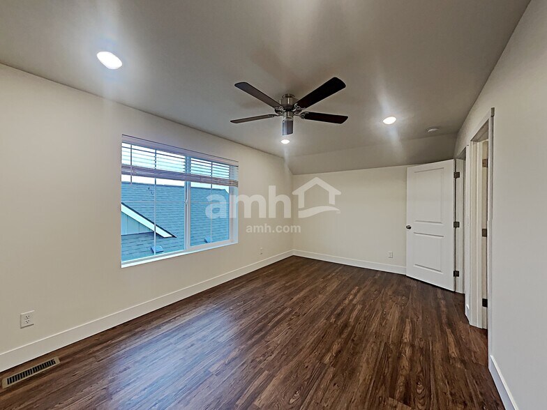 Building Photo - 33030 Lookout Ln