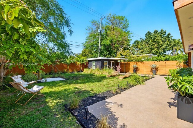 Building Photo - 1363 Biarritz Dr