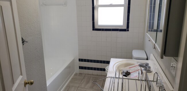 Building Photo - 1701 Daniel Dr