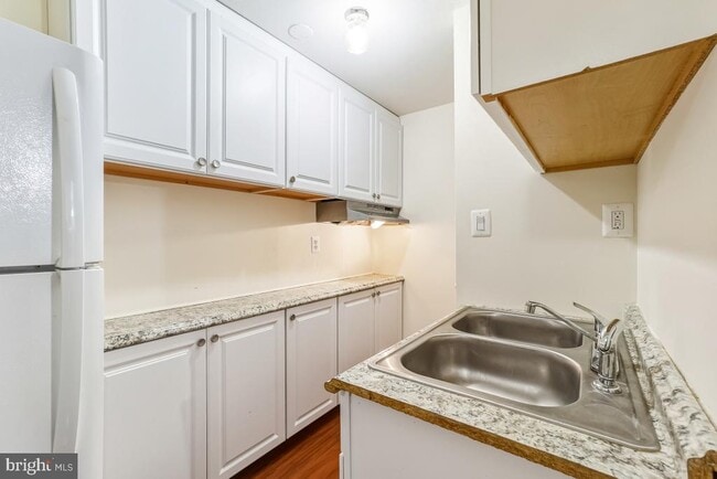 Building Photo - 9040 Armendown Dr