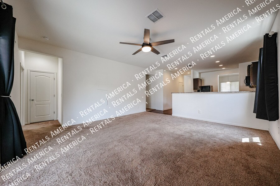 Building Photo - 38086 W Isabella Ln