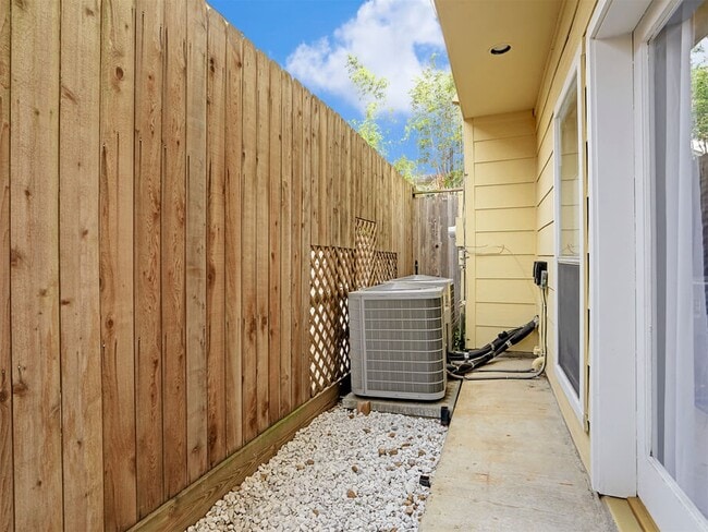 Building Photo - 1978 Indiana St