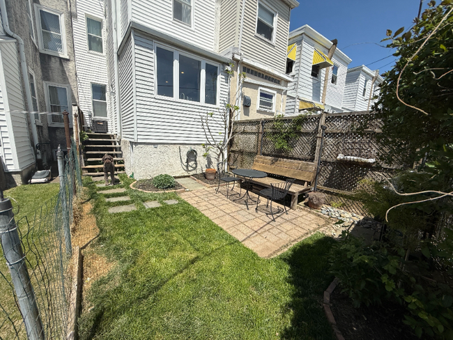 Building Photo - 228 Osborn St