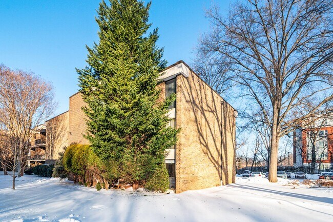 Building Photo - 2110 Bonnywood Ln