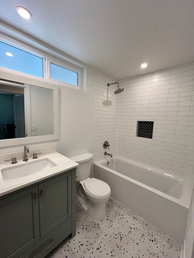Building Photo - Complete Remodel Dearfield 3 bedroom 2.5 Bath home Ready for Lease
