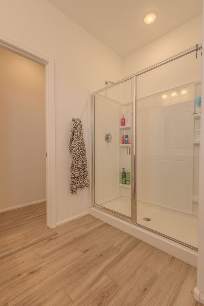 Building Photo - 3 Bedrooms, 2.5 Bathrooms