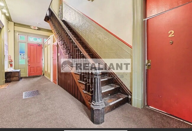 Building Photo - 716 Lewis St