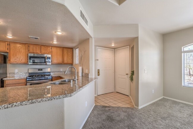 Building Photo - Nice 1 Bedroom Condo in Gated Southwest Co...