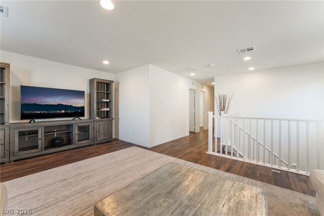 Building Photo - 8749 Spanish Ridge Ave