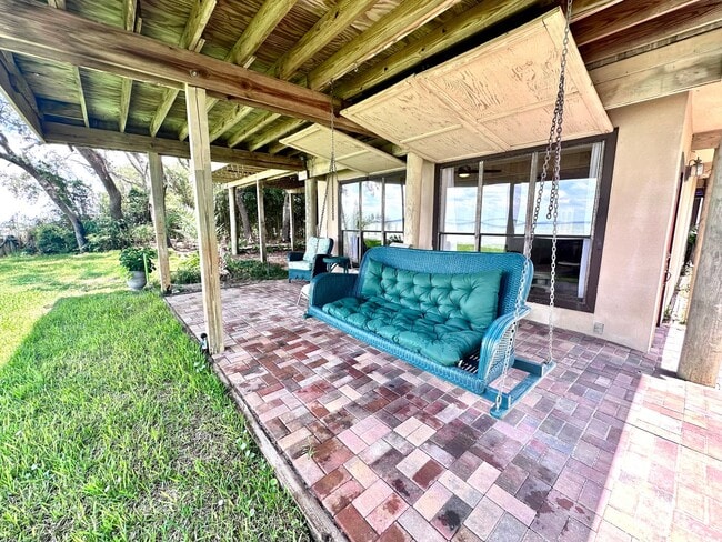 Building Photo - Beautiful 3B/3.5B Waterfront Fully Furnished Home available for Long-Term Rental!