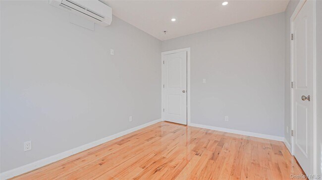 Building Photo - 436 E 5th St