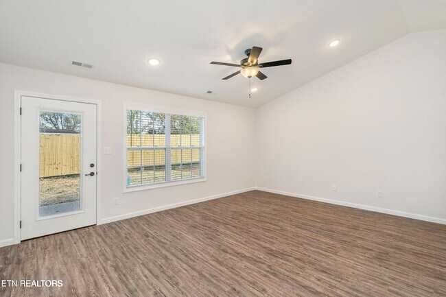 Building Photo - 7351 Green Estates Way