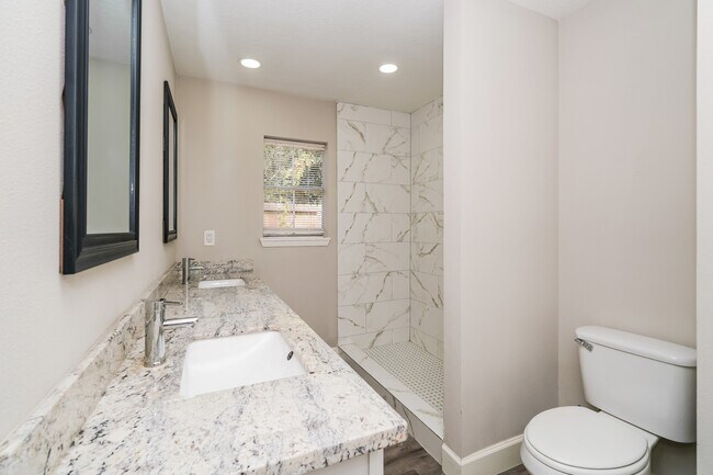 Building Photo - 5100 Goose Creek Dr