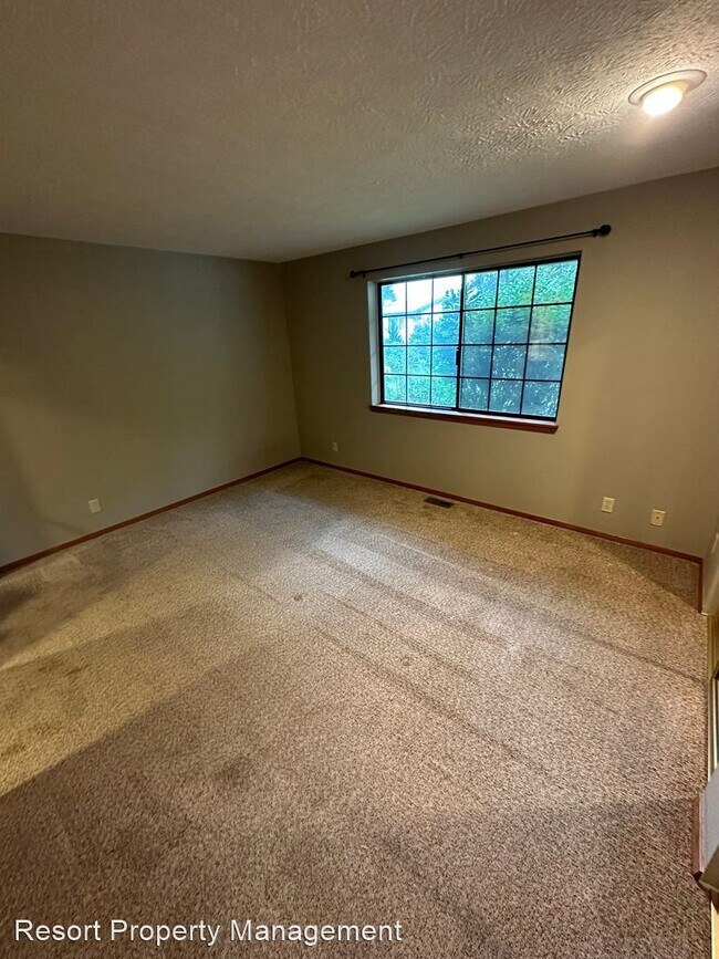 Building Photo - 3 br, 2 bath House - 910 E Loch Maree Dr