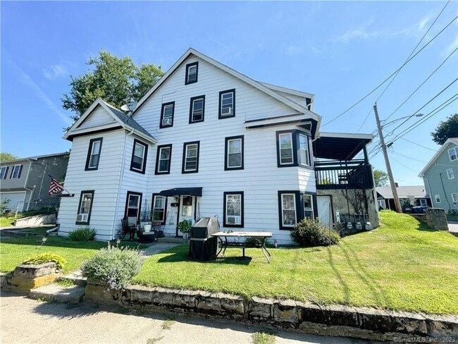 Building Photo - 91 Willow St