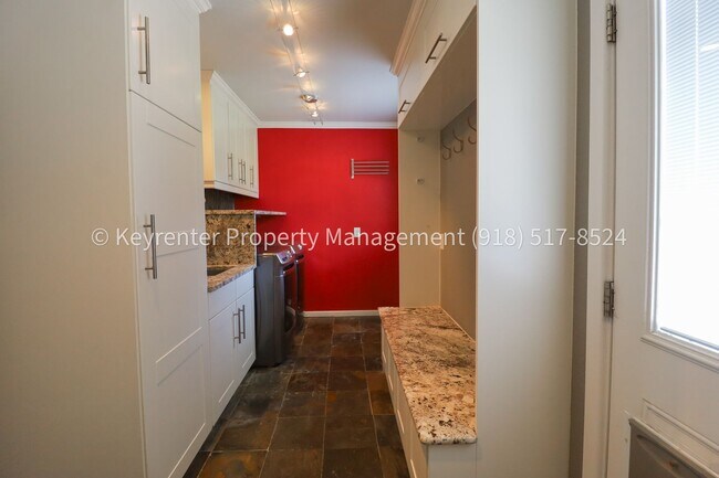 Building Photo - Incredible 4 Bedroom 4 Bath Home in Owasso!!!