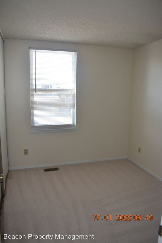 Building Photo - 3 br, 1 bath House - 8867 W. Toller Ave