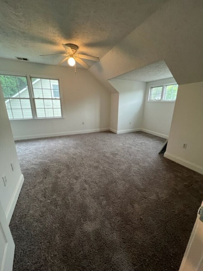 Building Photo - Newly updated 4 Bedroom/4 Bathroom House!