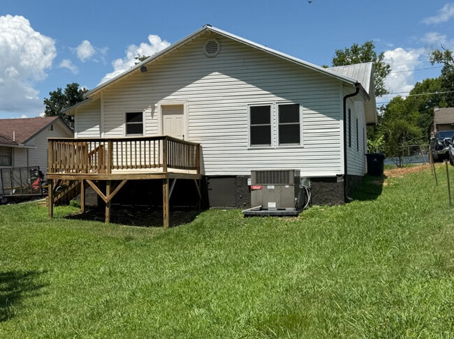 Building Photo - 1008 Avenue A