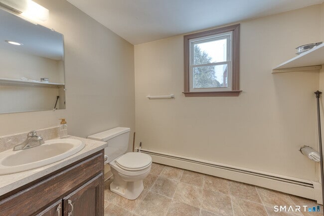 Building Photo - 5 Cutler Ln