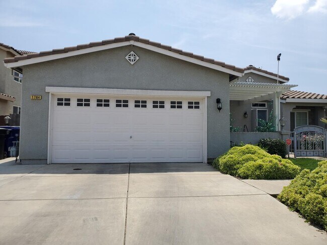 Building Photo - 1764 E Golden Way