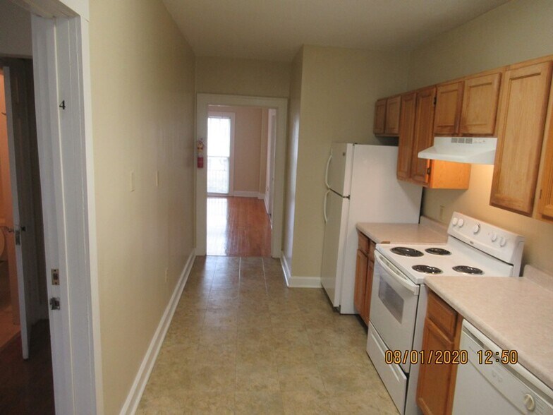 Building Photo - 719 E 7th St