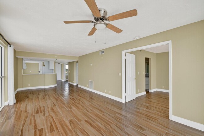 Building Photo - 3901 S Flagler Dr