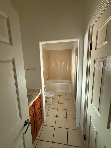 Building Photo - 1645 W 36th Pl