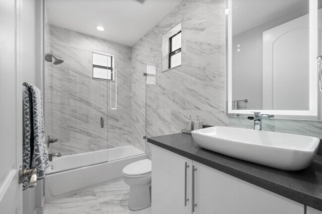 Building Photo - 1503 NE 2nd St