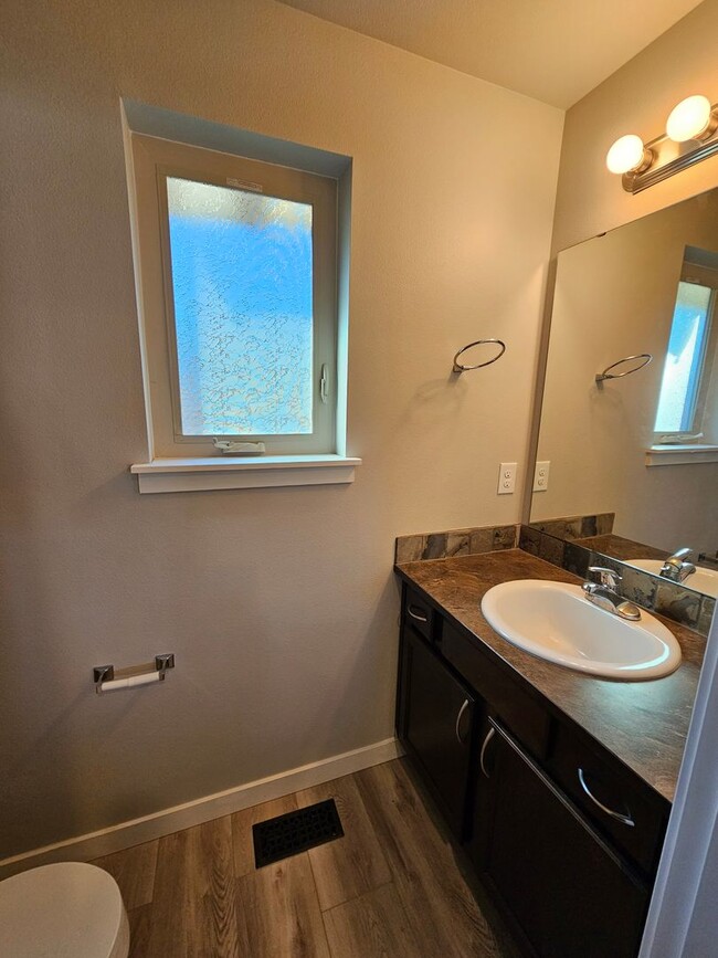 Building Photo - Bremerton Townhome with Puget Sound Views