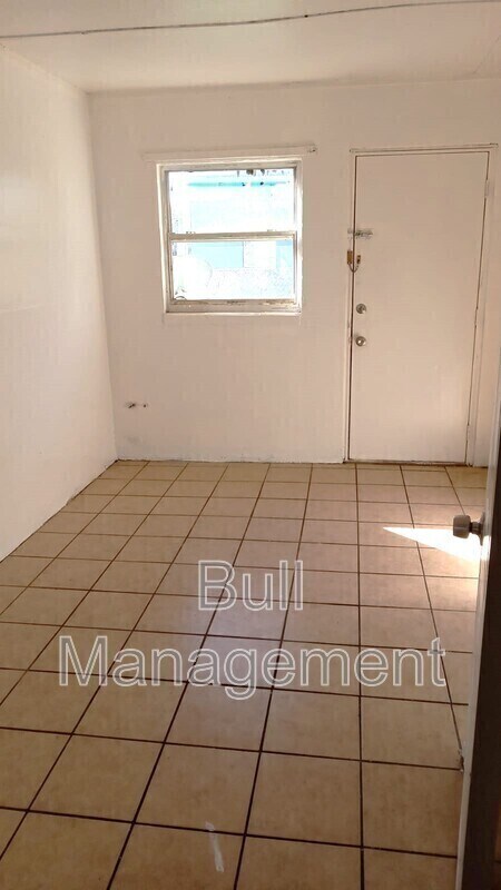 Building Photo - 746 S Lee Ave