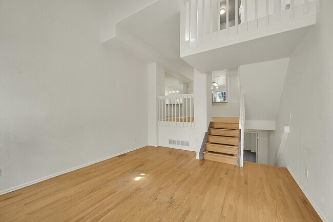 Building Photo - $1,950- 2 Bed, 2 Bath Townhouse in Denver with Washer and Dryer!