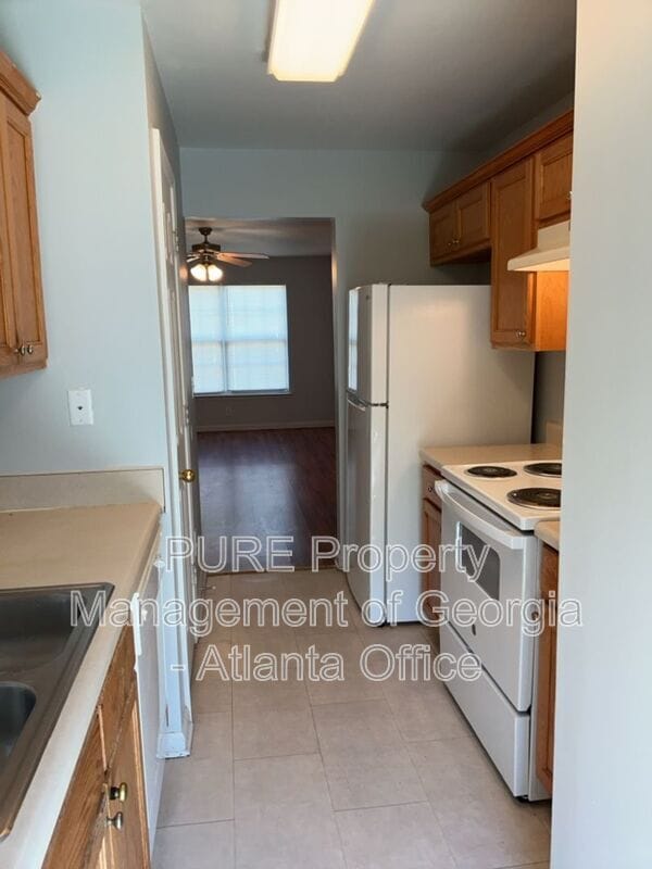 Building Photo - 1706-1706 Stonehaven Cir