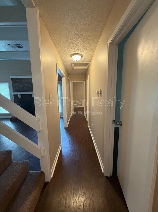 Building Photo - 5303 Sunray Dr