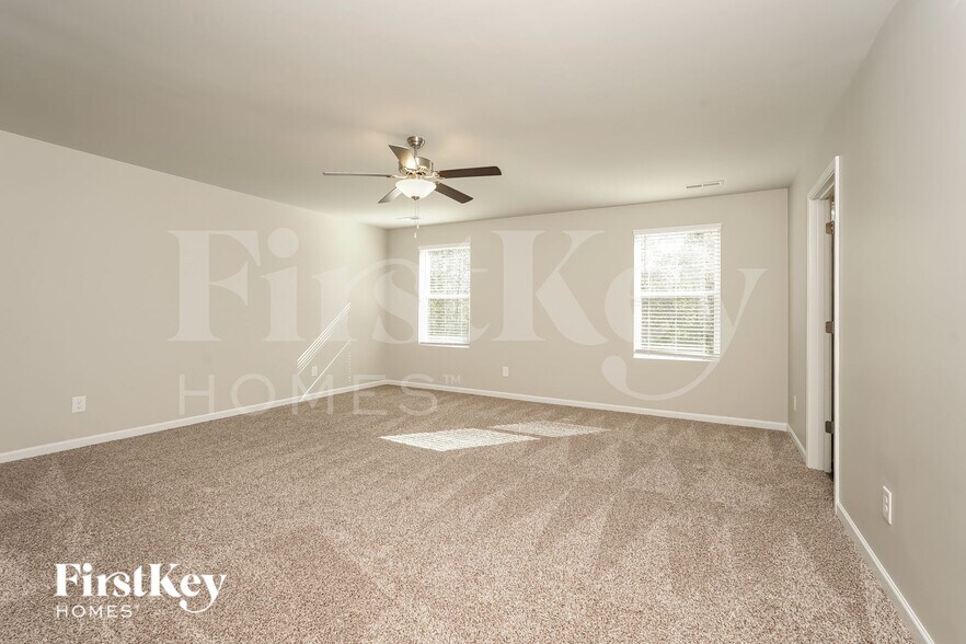 Building Photo - 3710 Streamside Dr